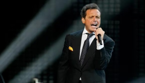 Luis Miguel Vuelve A Los Escenarios En M Xico Reporte