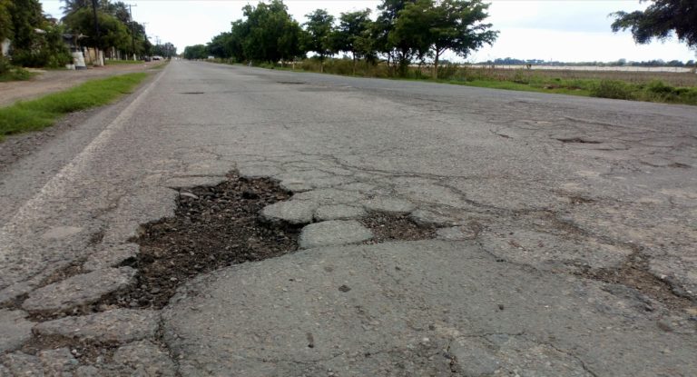 Gestionan rehabilitación de 3 tramos carreteros en Navolato