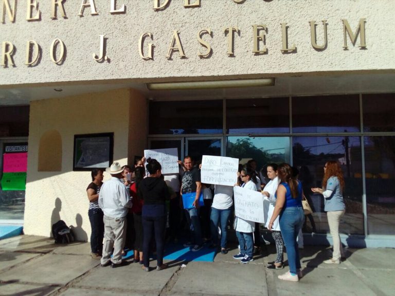 Radicalizan protestas en Salud; cierran Hospital General de Culiacán