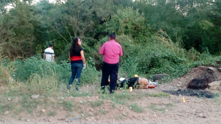 Hallan muertos a balazos a dos jóvenes al sur de Culiacán