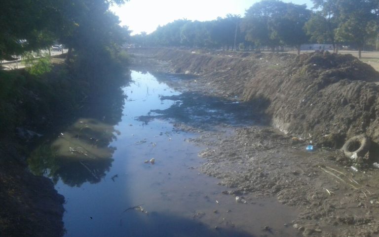 Arrancan trabajos de revestimiento del dren en Villa Juárez