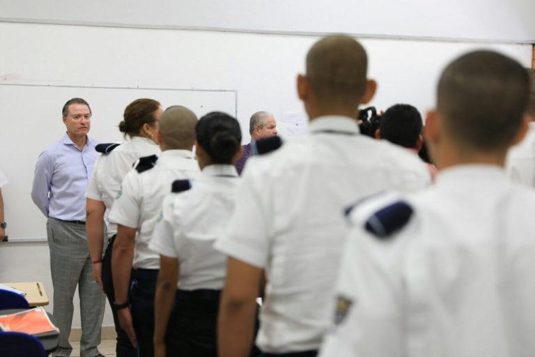 Se compromete Quirino a empoderar a los policías