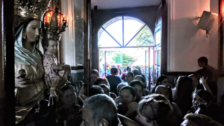 Veneran miles a la virgen del Rosario en Guasave