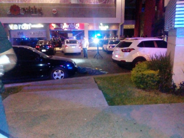 Matan a joven y hieren a menor en plaza de Culiacán