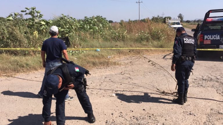 Hallan un muerto a un costado de la Maxipista, en Quilá