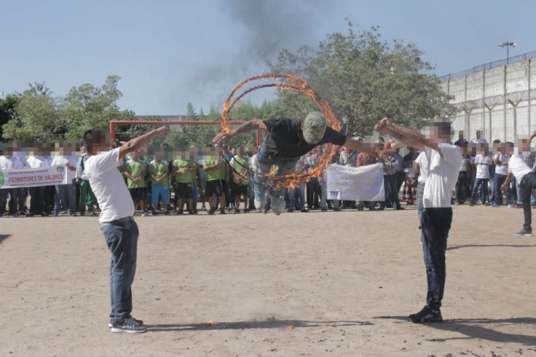 Realizan reos del penal de Aguaruto singular desfile