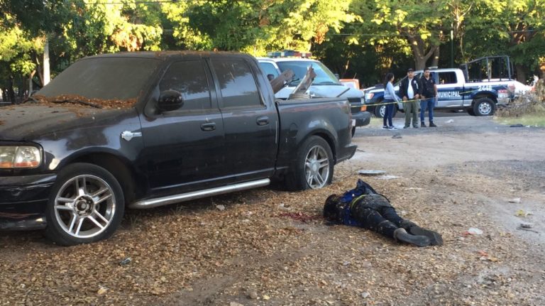 Huía de sus agresores; lo matan con ‘arma blanca’