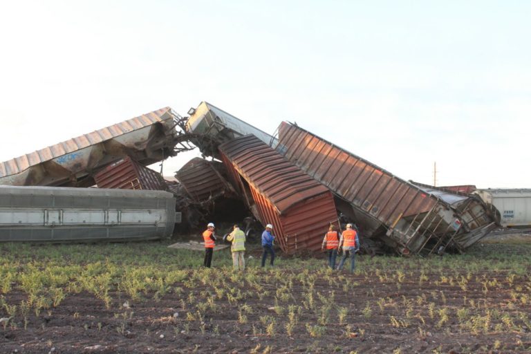 Se descarrila tren con amoniaco en Mocorito