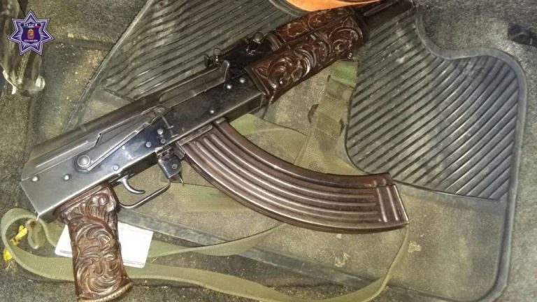 Capturan tras persecución a joven con ‘cuerno de chivo’ en Culiacán