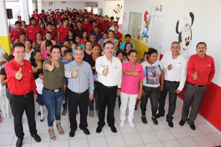Entregan en Villa Juárez becas de Acércate a tu Escuela