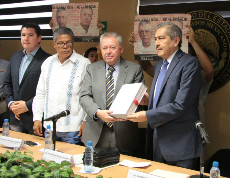 Recuerdan a Quirino muerte de Javier Valdez durante acto de Informe