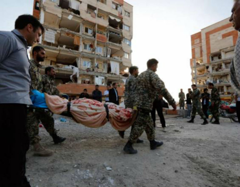 Aumenta a 530 la cifra de muertos por terremoto de 7.3 grados en Irán
