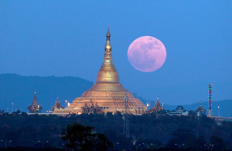 Postales de la Súper Luna de este domingo en el mundo