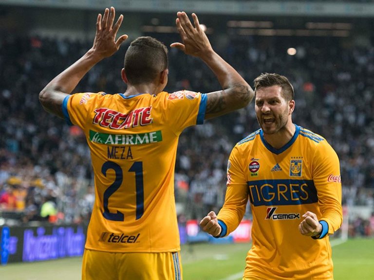 Tigres, campeón y da la vuelta olímpica en casa de Rayados