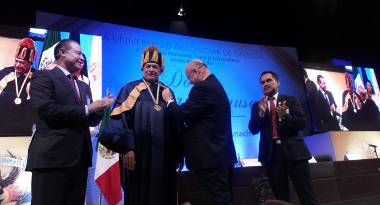 Otorga UAS doctorado Honoris Causa a Enrique Fernández Fassnacht