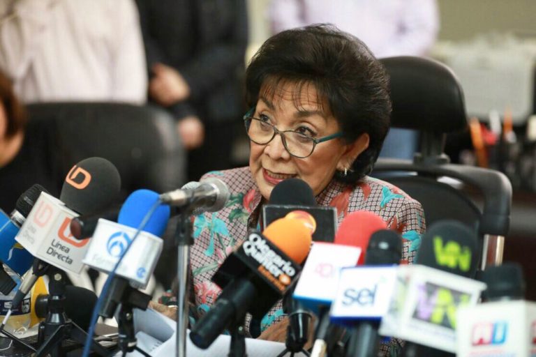 Sancionan a exsecretario Echeverría con $480 millones