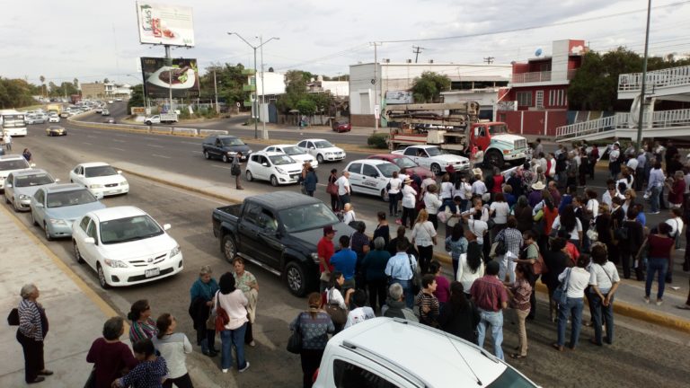 Maestros cierran bulevar frente al Congreso; amenazan crear Somos Más que 80