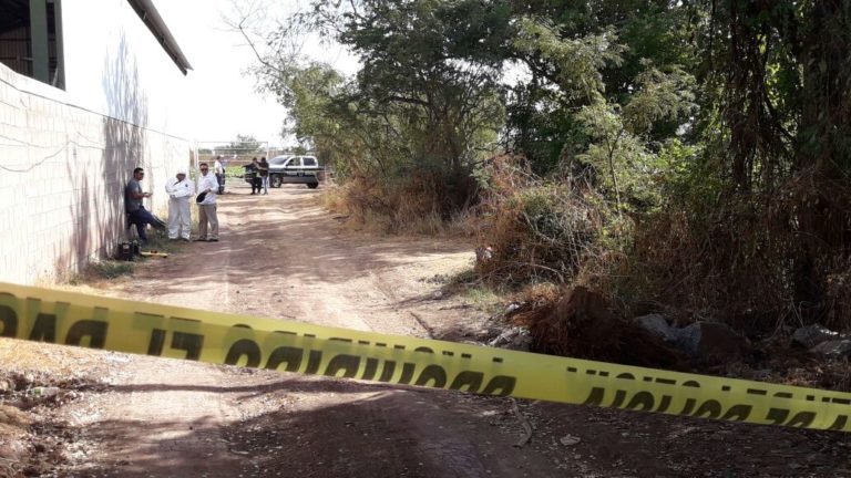 Hallan muerta en un baldío a mujer en Culiacán