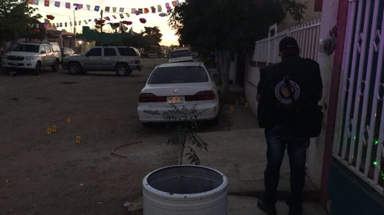 Se escondió debajo de un auto y aún así lo mataron