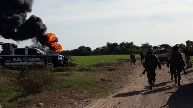 Estallan ductos de Pemex en Culiacancito