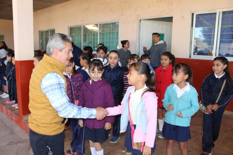 Entrega alcalde $2.2 millones en obras en dos días