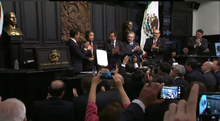 Entregan a Julia Carabias medalla Belisario Domínguez