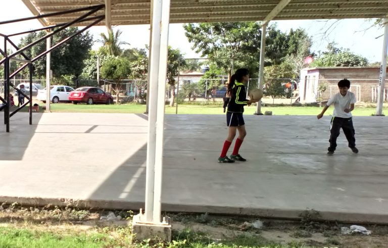 Llevan a Derechos Humanos caso de menor abusado por maestra