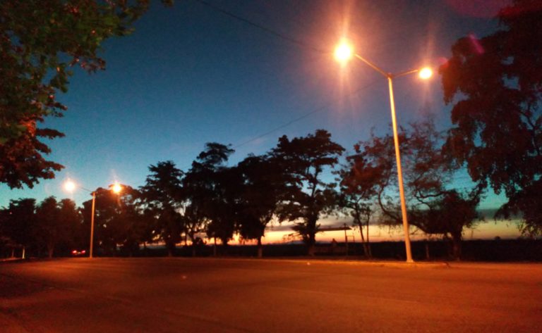 Golpean y despojan a automovilistas en la carretera Culiacán-Navolato