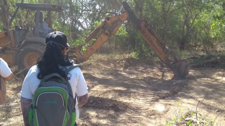 Rastreadoras buscan a policías muertos en San Pedro, Navolato