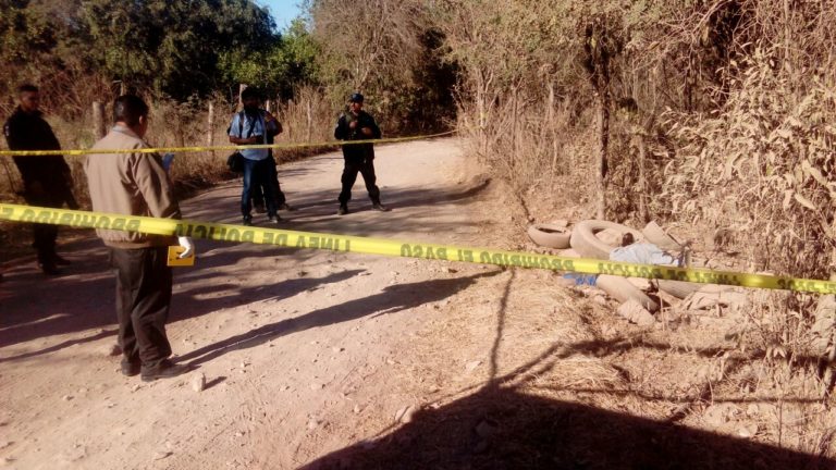 A golpes matan a dos en Culiacán