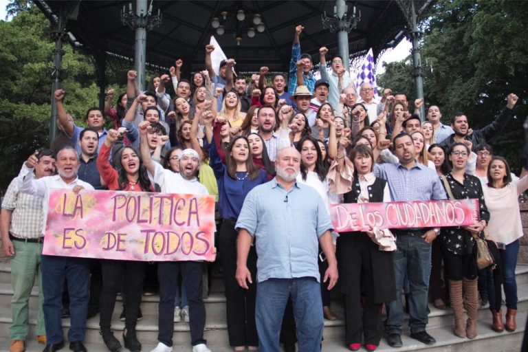 Cierra Clouthier con 20% más firmas de las requeridas