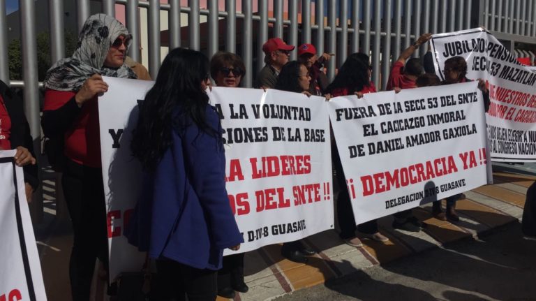 Maestros acusan al senador Daniel Amador de ‘cerrar’ elección