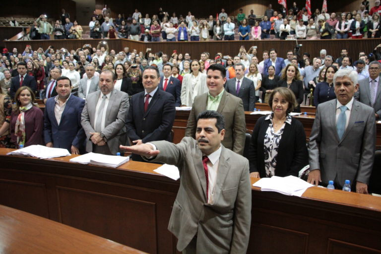 Se van los primeros diputados a elecciones; llegan alcaldes interinos