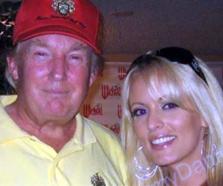 Admite actriz porno amorío con Trump