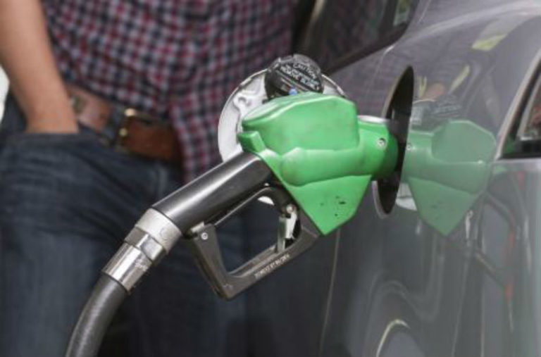 Seguirán ‘ajustes’ al precio de gasolinas: Hacienda