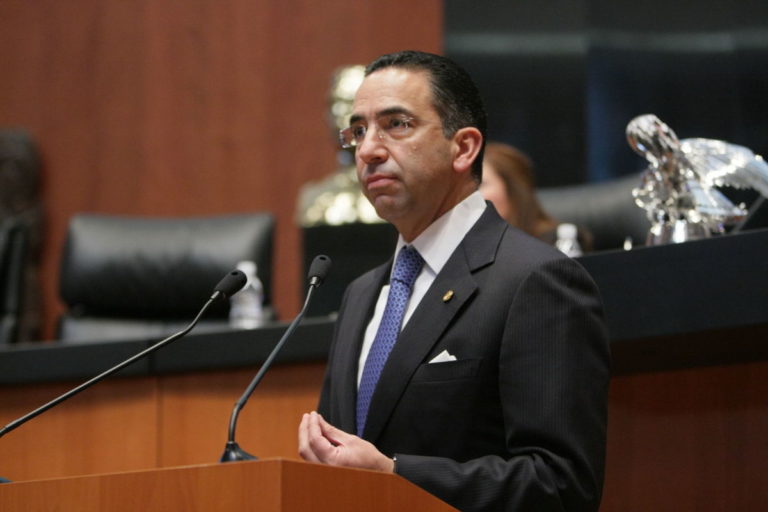 Senador Javier Lozano renuncia al PAN