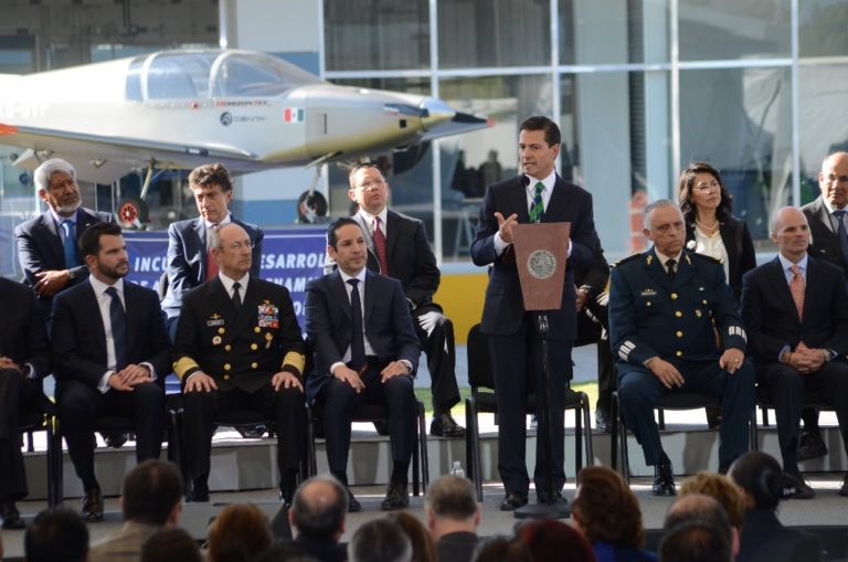 Presidente y cuatro secretarios contraen infección en los ojos