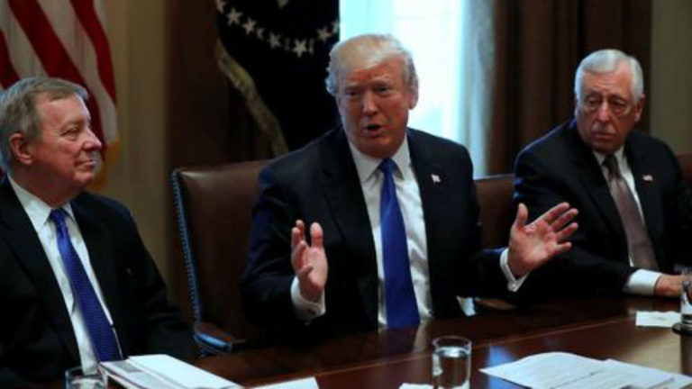 Un juez federal bloquea temporalmente decisión de Trump de cancelar DACA