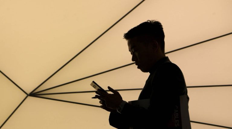 El número de líneas móviles supera por primera vez a la población mundial