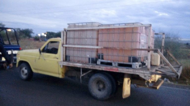 Aseguran 3 mil litros de combustible y arrestan a 3 en Culiacán