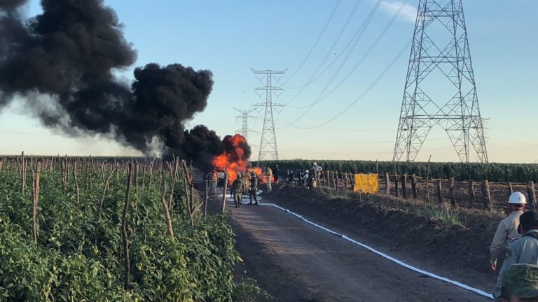 Estalla ducto de Pemex en El Tamarindo