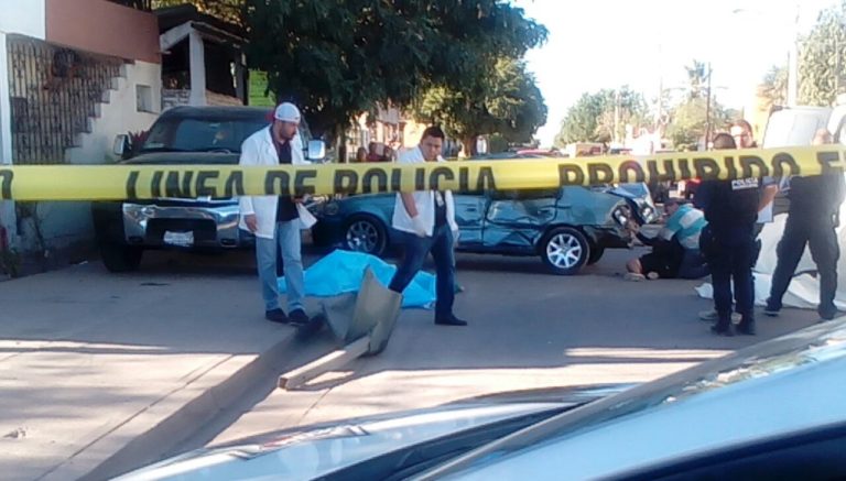 Dos mujeres mueren atropelladas mientras platicaban afuera de un abarrote en Culiacán