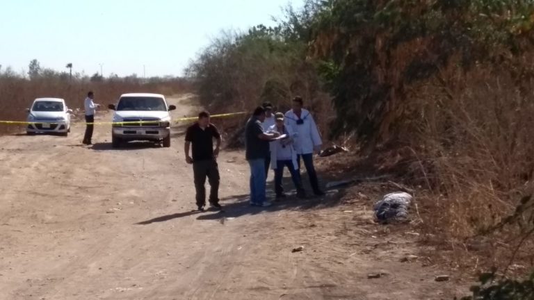 Hallan cadáver cerca de dren en Valle Alto