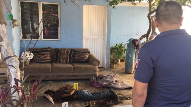 Hallan muerto a indigente en patio de una casa en Navolato