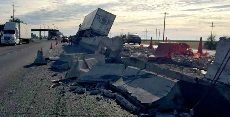 Tráiler arrolla retén de la Marina en Guasave