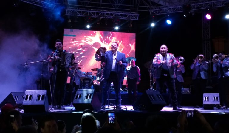 Espectacular noche de carnaval con Julio Preciado en Cosalá
