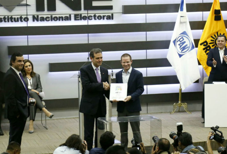 Ricardo Anaya se registra ante el INE como candidato a la Presidencia