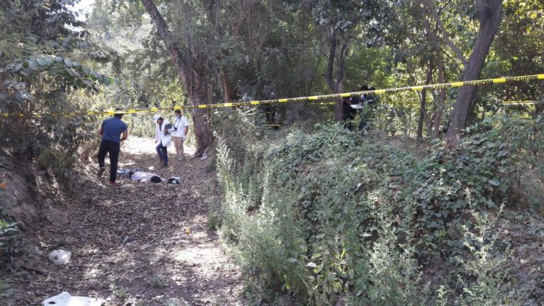Localizan cadáver en un arroyo
