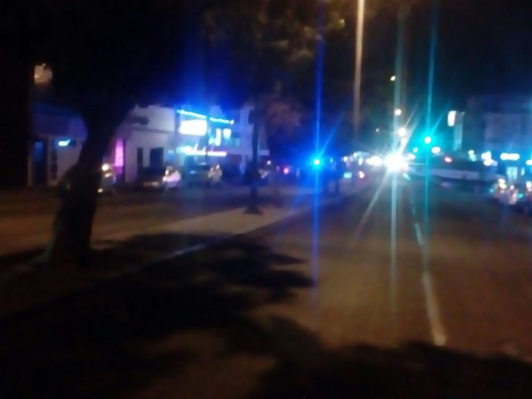 Hombre se enfrenta a balazos con policías en el Centro de Culiacán