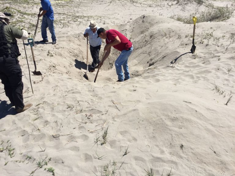 Buscan cuerpos en dunas de El Tambor, Navolato